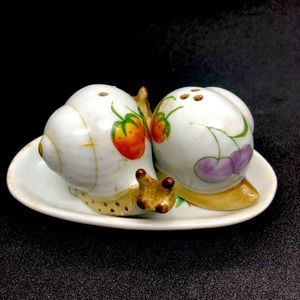 Vintage Snail salt &. pepper shaker and dish set